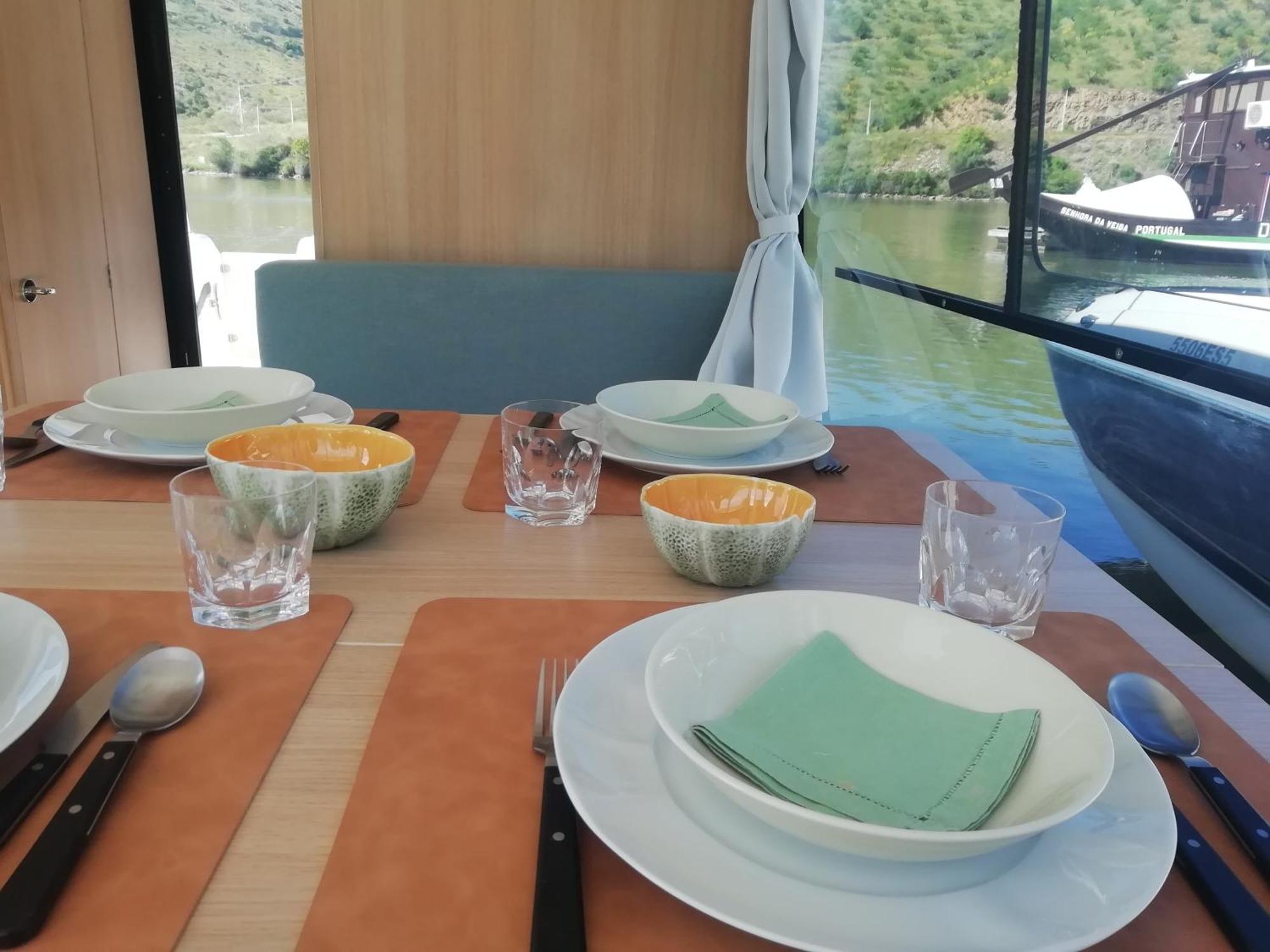 Hotel Koolhouse Boat à Vila Nova de Foz Coa Extérieur photo